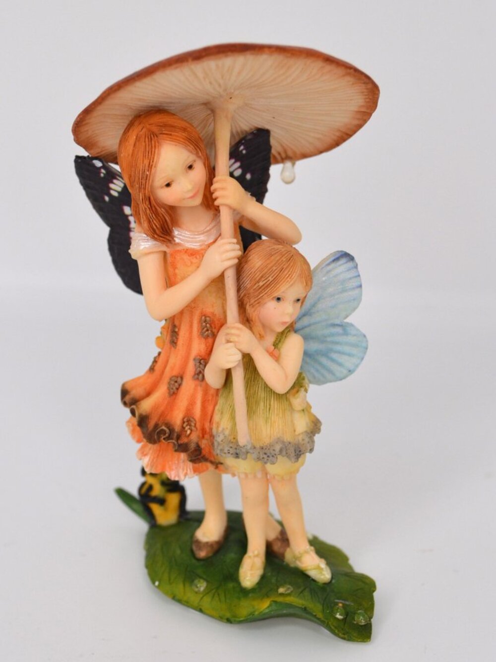 Country Artists Butterfly Fairies April Showers Figurine 04462 Rain Bee Mushroom